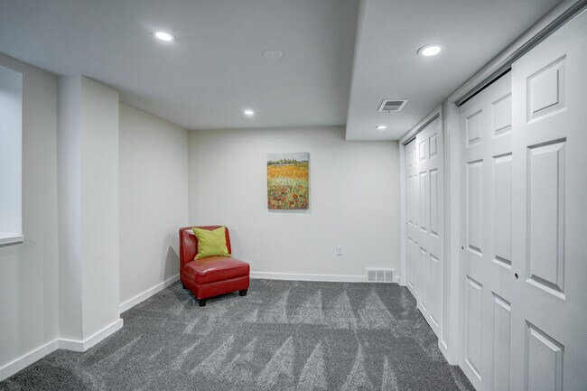 Building Photo - 4686 Capitol View Rd