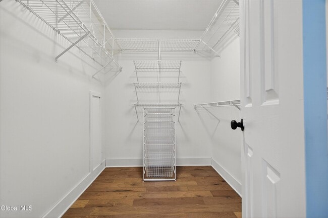 Building Photo - 716 Adams Cir