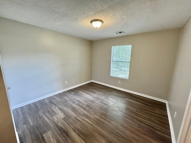 Building Photo - 1730 Swift St