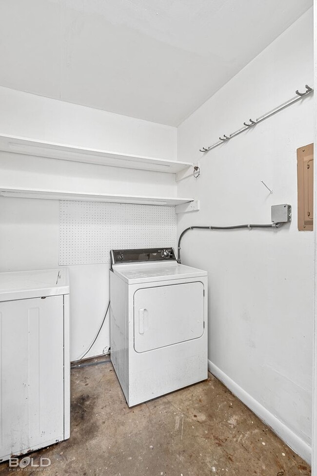 Building Photo - Check Out this 3 bed 2 bath!!
