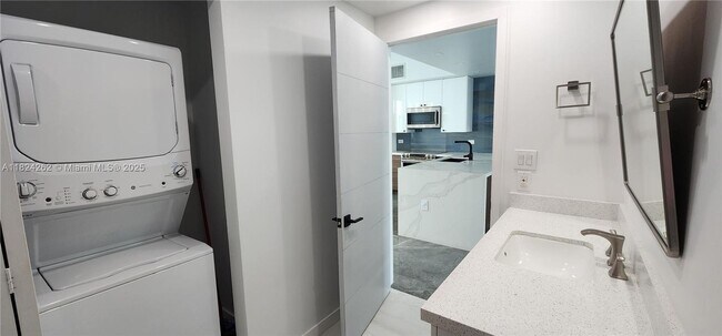 Building Photo - 2146 Van Buren St