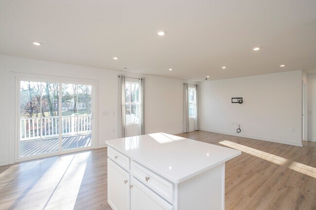 Building Photo - Beautiful One Level Home in Columbia!