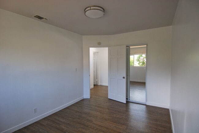 Building Photo - 1446 Manhattan Beach Blvd