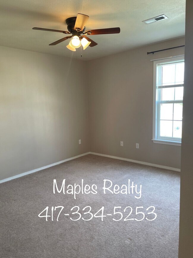 Building Photo - 3 BED, 2 BATH SINGLE FAMILY HOME IN HOLLIS...