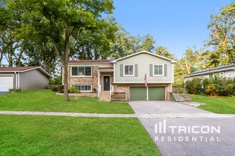 Building Photo - 7924 Oakview Ln