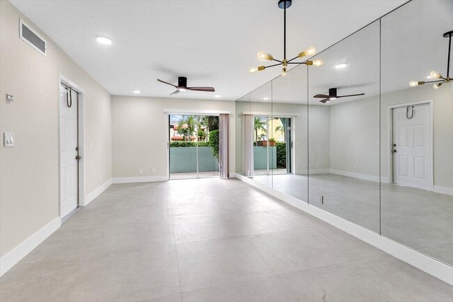 Building Photo - 700 Waterside Dr