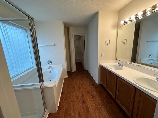 Building Photo - 14915 Sugar Sands Dr