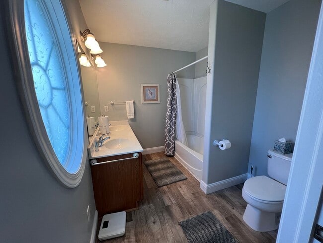 Building Photo - Stylish Downtown Traverse City Condo – Ful...