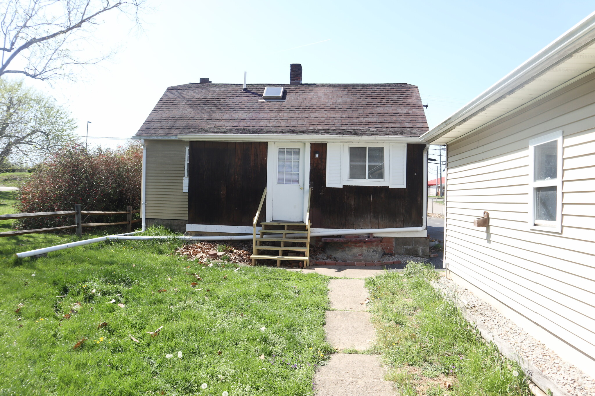 Building Photo - 214 California Rd