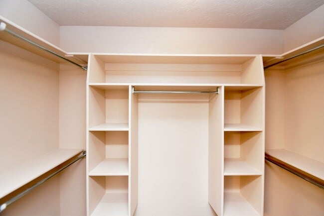 Building Photo - 3 Bed 2.5 Bath Home in HOA Community with Great Amenities!