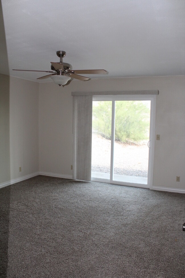 Building Photo - Remodeled 3 Bed 2 Bath Long Term Rental!