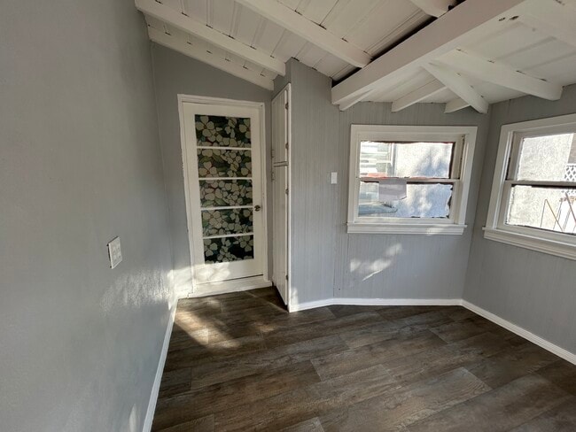 Primary Photo - 3096 N Stoddard Ave