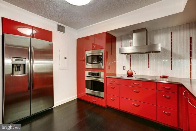 Building Photo - 1015 33rd St NW