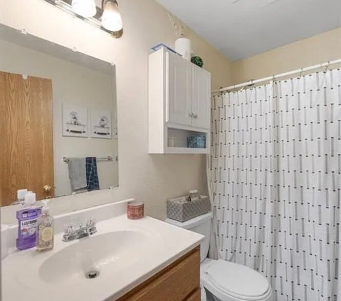 Building Photo - 447 Mabel Dr