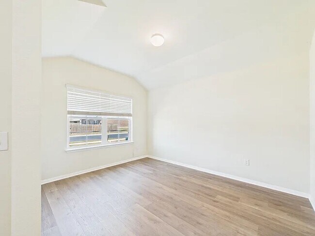 Building Photo - Spacious one-level home in Glenwood!