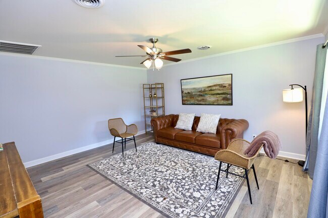 Building Photo - 6 Hilliard Dr