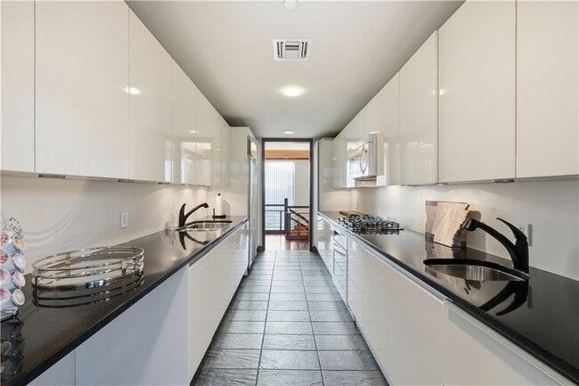 Building Photo - 5 W Mountain St