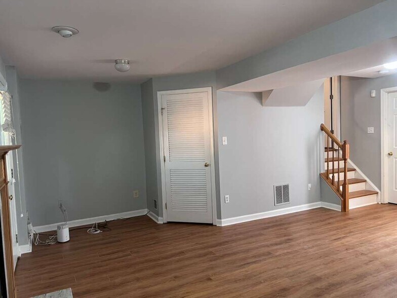 Building Photo - 6205 Abbottsbury Row