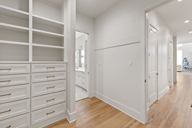 Building Photo - Fully Furnished in Argenta!