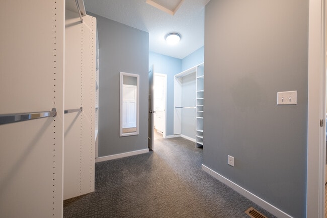 Building Photo - 1419 Palisade Path