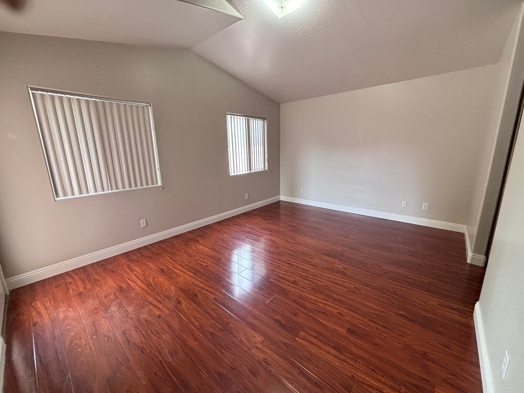 Master bedroom - 4166 E Silverwood Dr