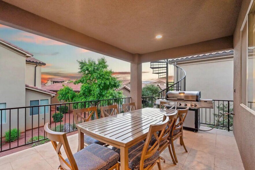 Building Photo - 3800 Paradise Vlg Dr