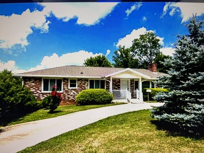 Primary Photo - 775 Caribou Rd