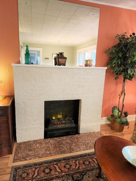 Building Photo - 204 E 3rd Ave