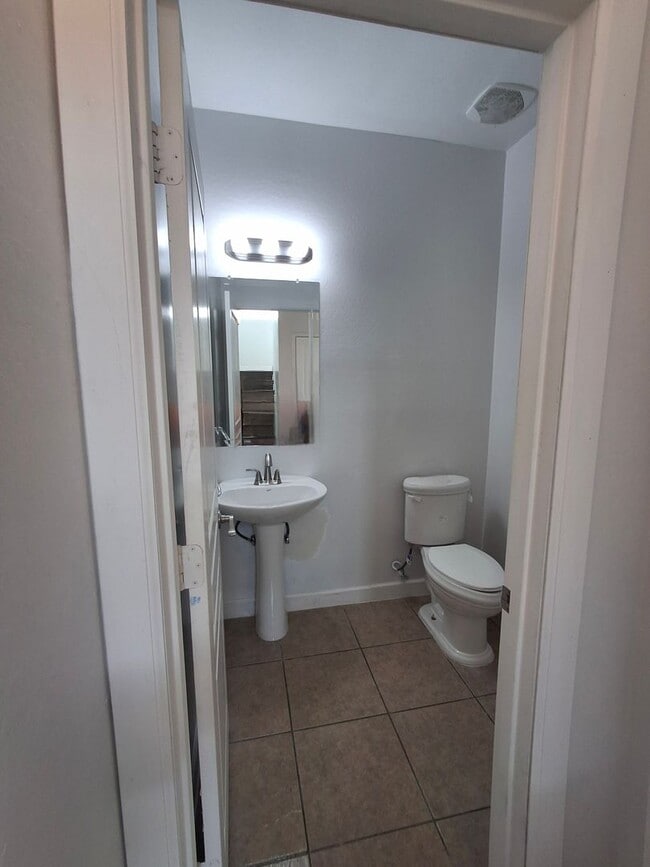 Building Photo - 1280 E Saddle Way