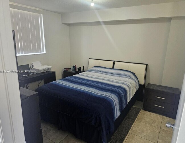 Building Photo - 102 SW 6th Ave