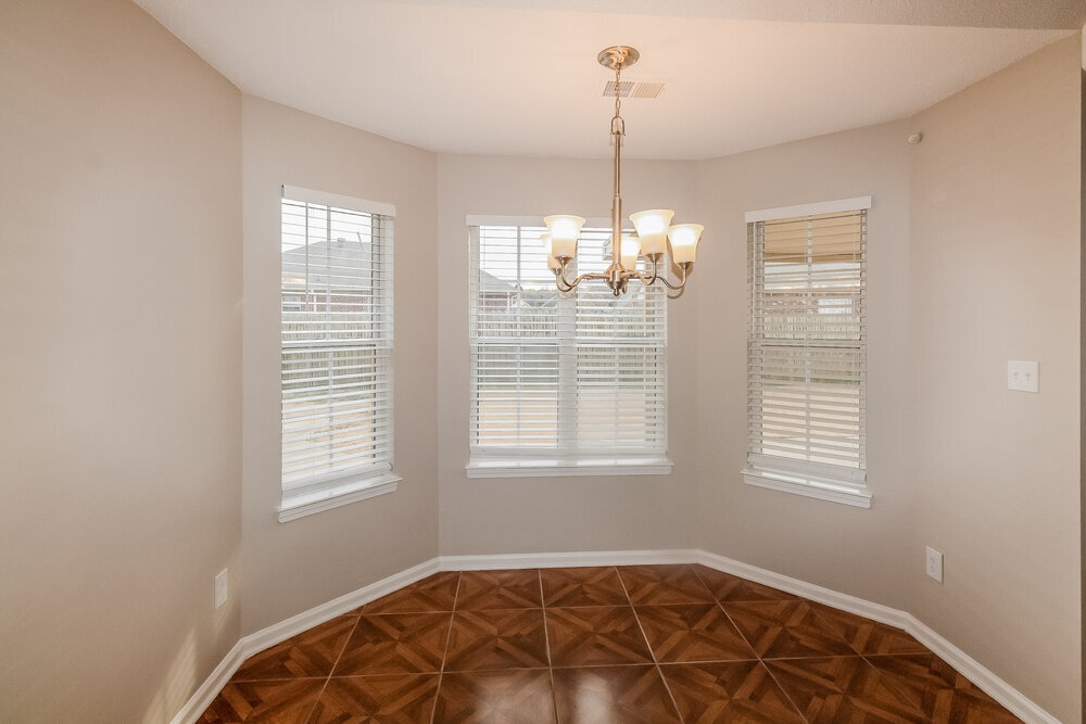 Building Photo - 4283 Ravenwood Park W