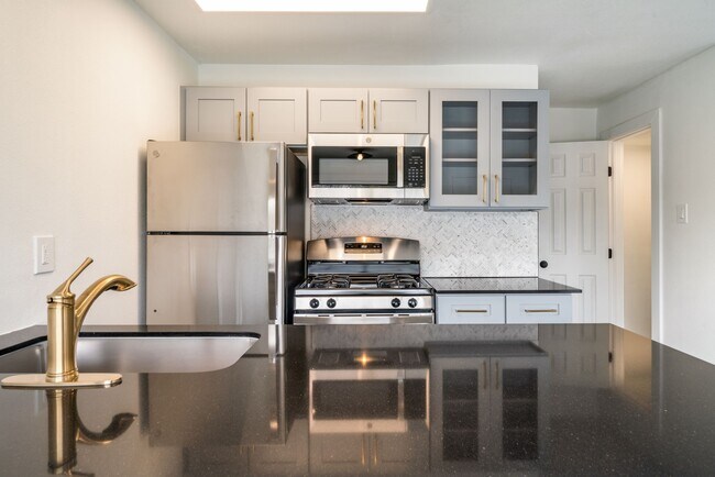 Building Photo - 1309 Blair St