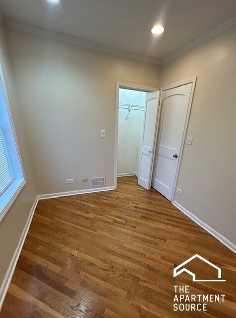 Building Photo - 2053 W Summerdale Ave