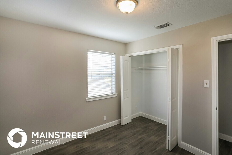 Building Photo - 1111 Glenn Dr