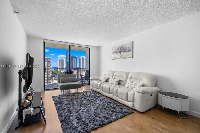 Building Photo - 290 174th St St