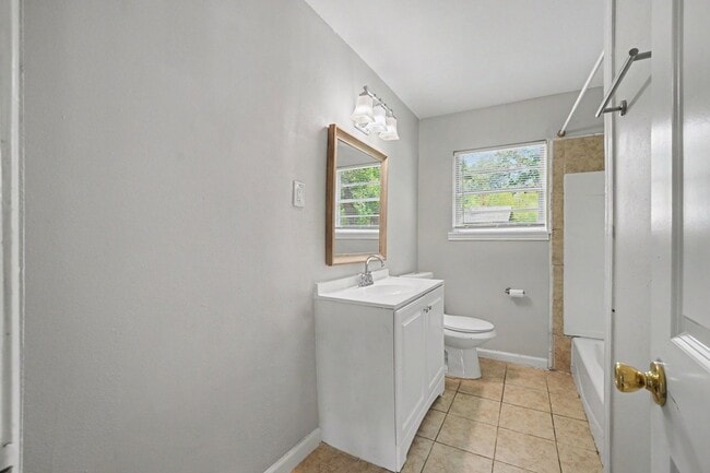 Building Photo - 8433 Woodlyn Rd