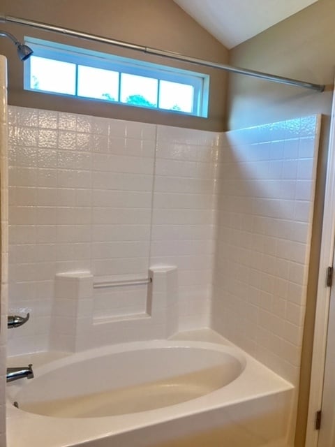 Building Photo - Move In Ready! 3 Bedrooms, 2 Baths & garage!