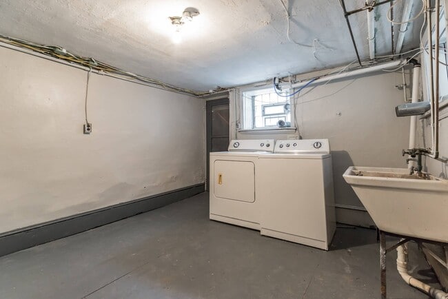 Building Photo - 5425 Cedar Ave