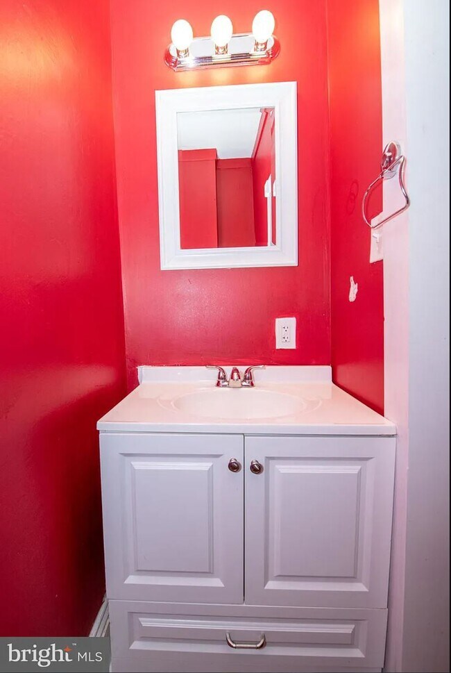 Powder Room 2 - 3803 Sharp St