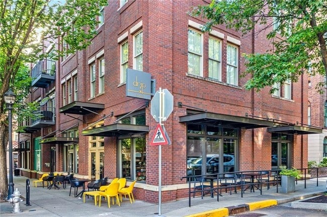 Building Photo - 470 Hamilton St SE