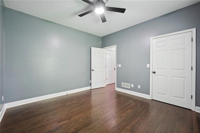 Building Photo - 425 Hearthstone Way