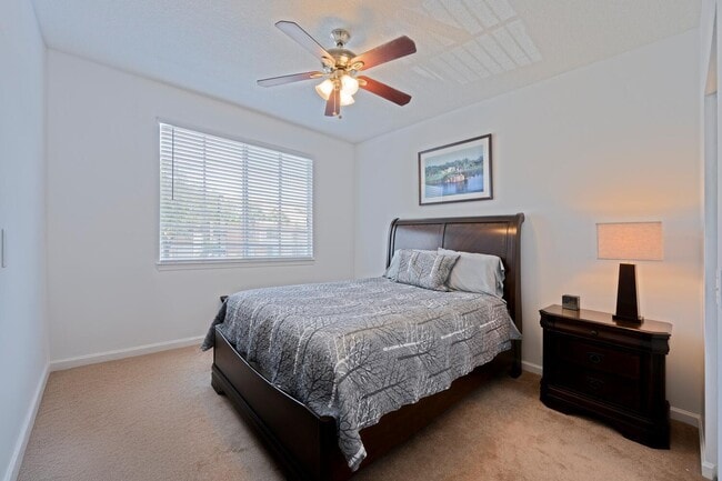 Building Photo - 5205 Myrtlewood Cir E
