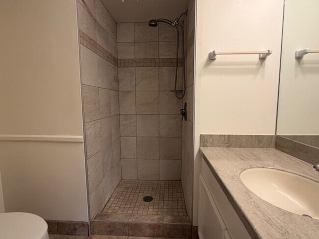 Building Photo - Partly Furnished 2 Bedroom, 2 Bathroom, 2 Parking (Mauna Luan Hawaii Kai)