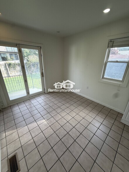 Building Photo - 4555 Highland Dr.