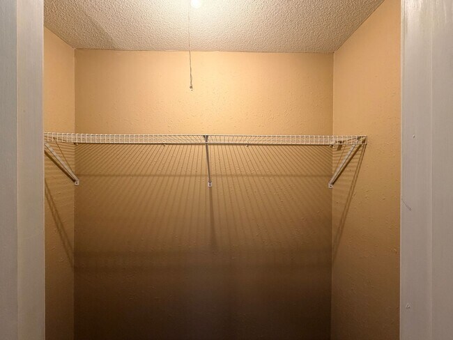 Building Photo - Nice Townhome Located in Adel