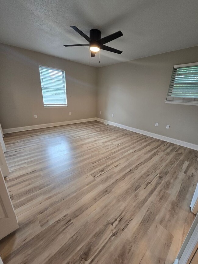 Building Photo - 722 Pear Tree Cir