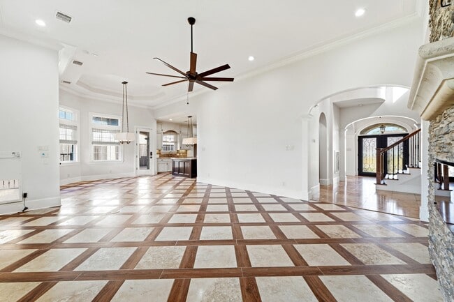 Building Photo - 5637 Overbrook Ln