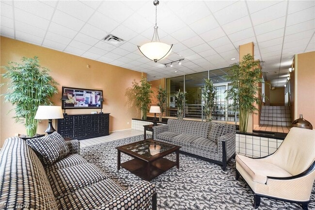 Building Photo - 10301 Lake Ave