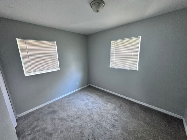 Building Photo - ** TWO WEEKS FREE** Roomy Home with Privac...