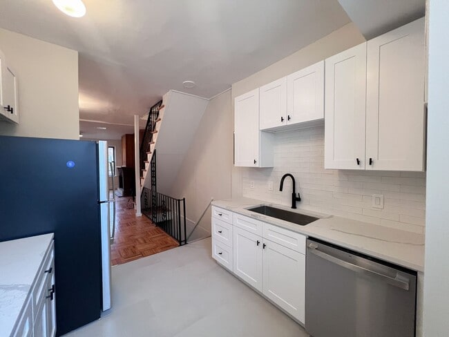 Building Photo - 419 S 17th St